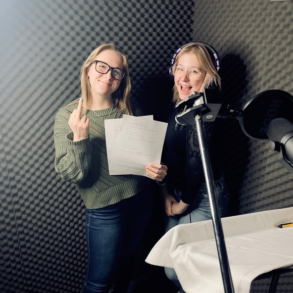 Meet your Posher, Chloe - Picture 3 of 5